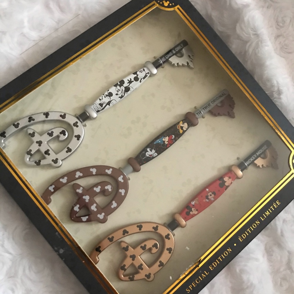 Special Edition Disney Mickey Mouse collectible key set Through The Years